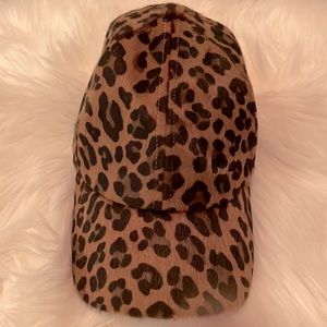 💰3/$25 ❤️ H&M Baseball Cap Faux Calf hair Leopard Print - size small